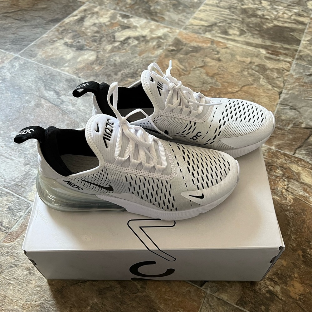 EUC Nike air max 270